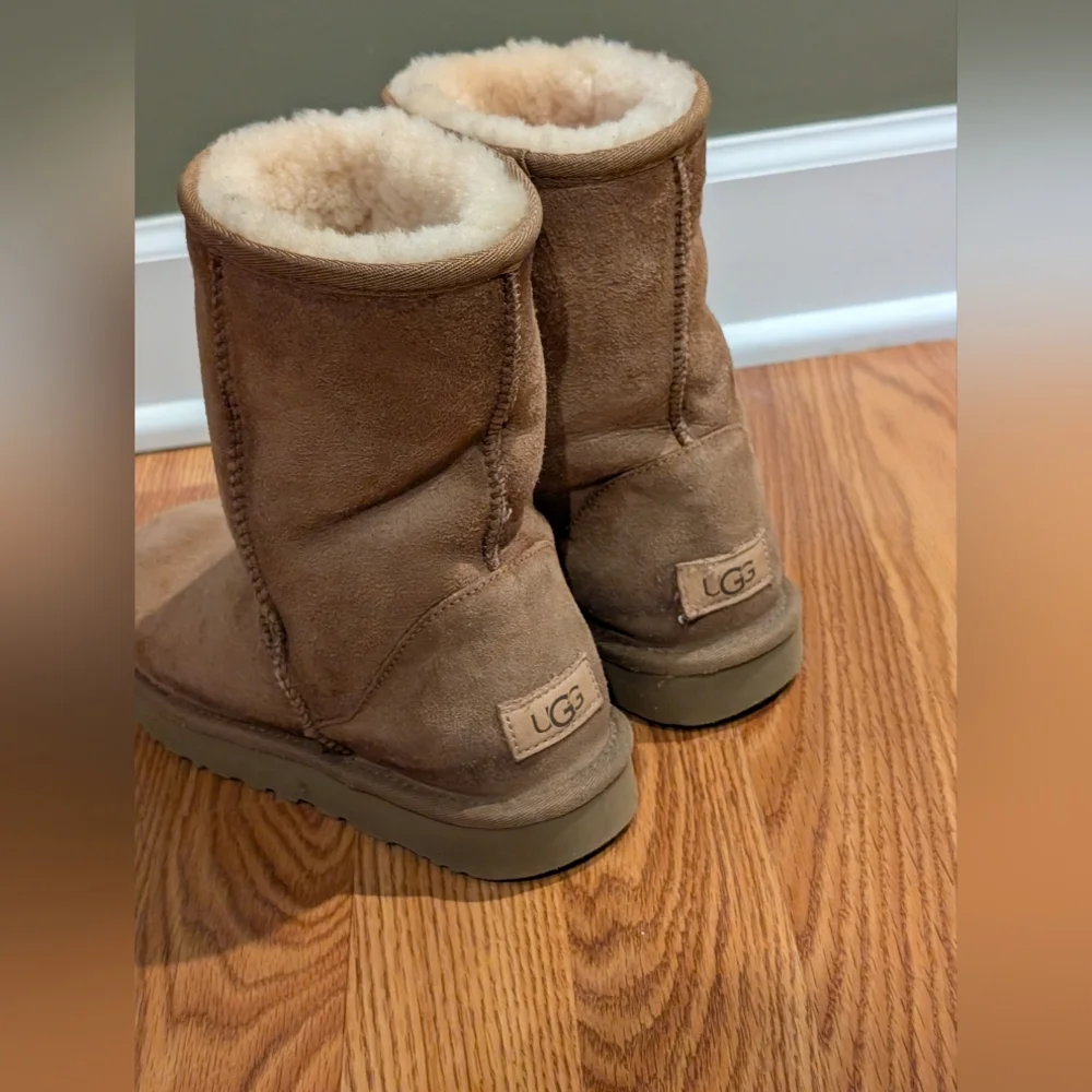 UGG Classic Short II